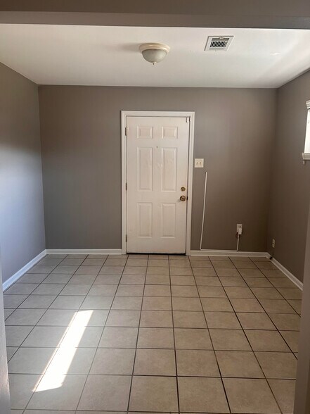 Building Photo - 2521 Law St