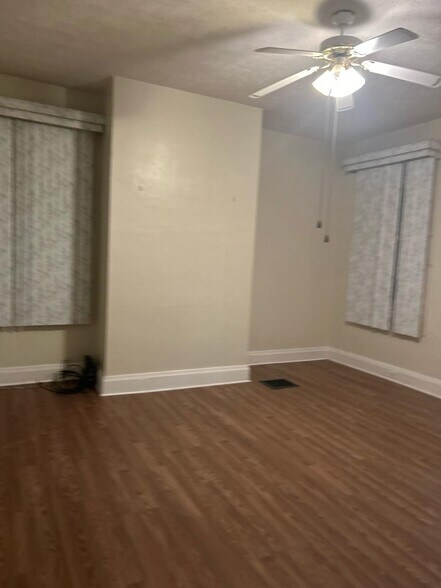 Building Photo - 152 W Warrington Ave