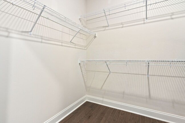 Building Photo - 826 Clear Spring Dr