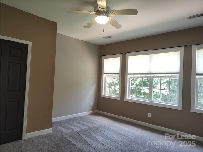 Building Photo - 9009 Hammersley Dr