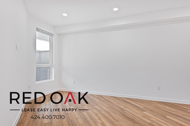 Building Photo - 1860 N Western Ave