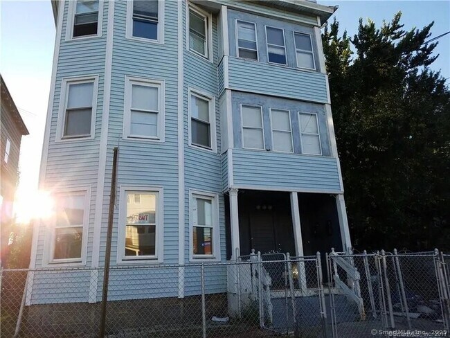 Primary Photo - 481 Hollister Ave