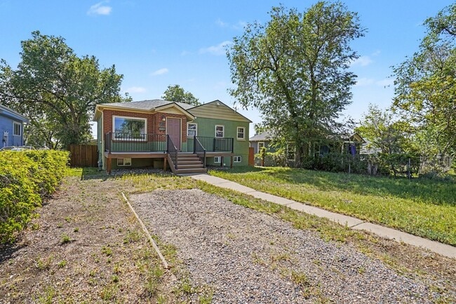 Building Photo - Spacious 4-Bedroom, 2-Bath Home with Large Yard, Garage & Central A/C