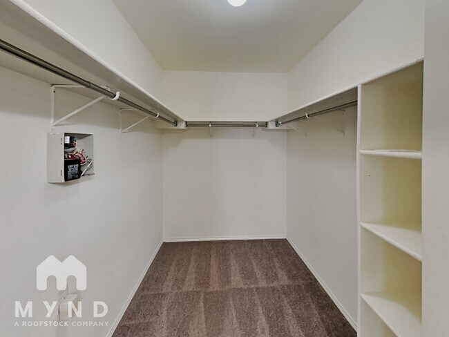 Building Photo - 904 Swallow Ridge Cove