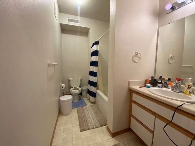 Building Photo - $1,295 | 2 Bedroom, 2 Bathroom Condo | Pet...