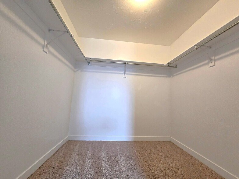 Building Photo - 34 E Legacy Pky