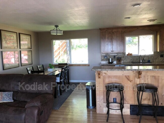 Building Photo - 3397 Eastwood Dr