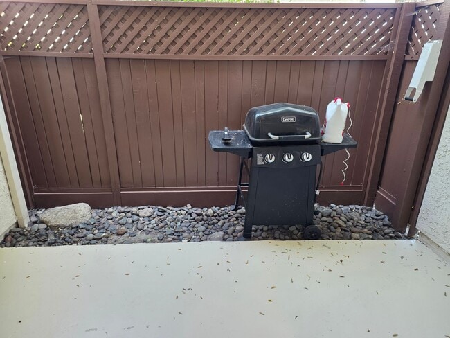 Building Photo - Sharp one level 3-bedroom 2 bath condominium which features two patios. Many amenities.