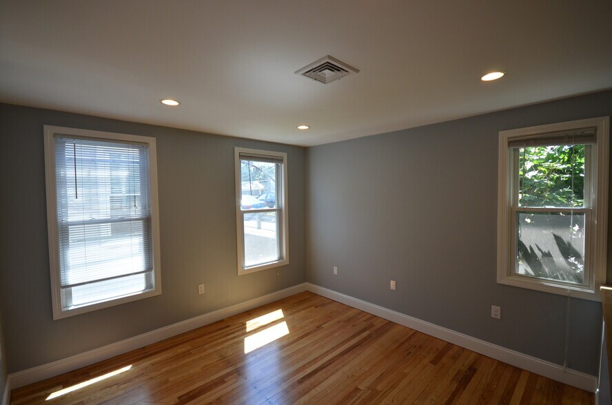 Building Photo - 7 Cheever Ct