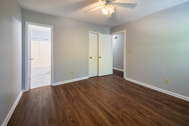Building Photo - 2305 Oketo Dr