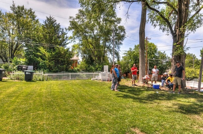 Building Photo - 4 bed in Aksarben