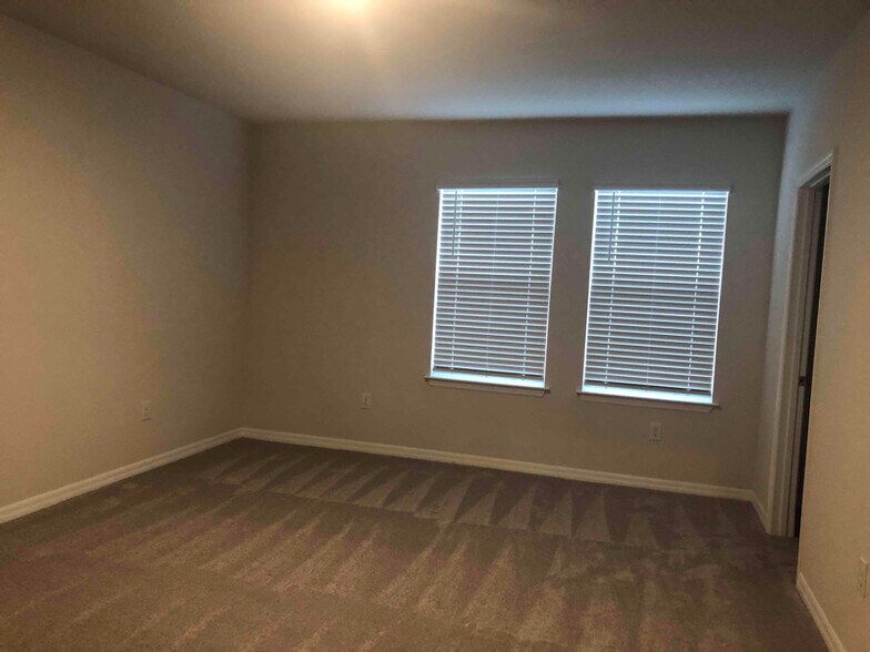 Building Photo - 5715 Silver Feather Way