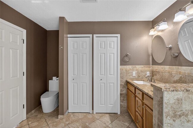 Building Photo - 2065 Oak Beach Blvd