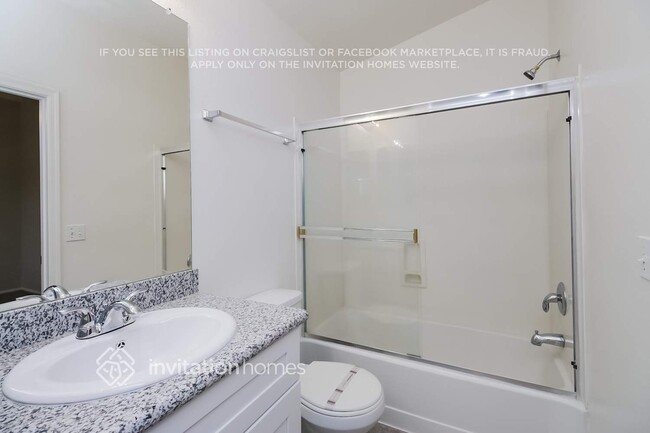 Building Photo - 42575 W Sunland Dr