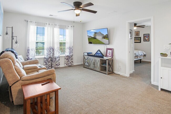 Building Photo - Glenmoor 3BR/2BA – Minutes from Downtown C...