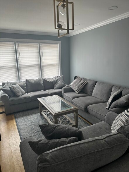 Building Photo - 859 Avenue C