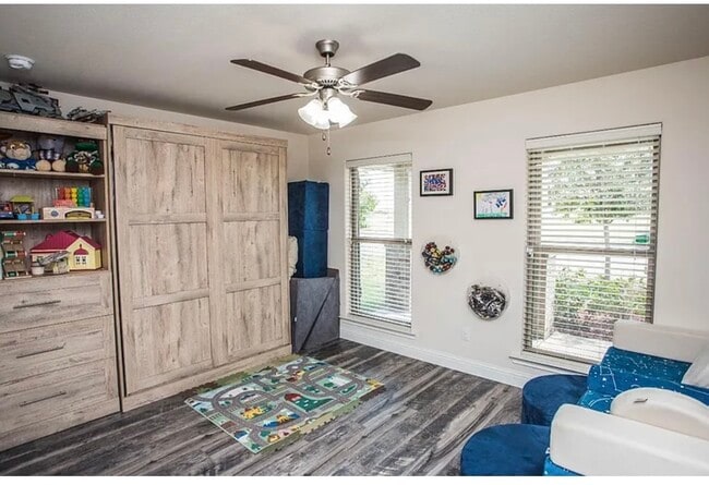 Building Photo - 10006 Urbana Ave