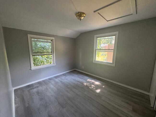 Building Photo - 125 Woodlawn Cir