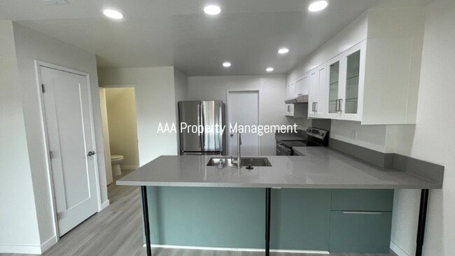 Building Photo - Martinez Beautiful fully remodeled 3 bedro...