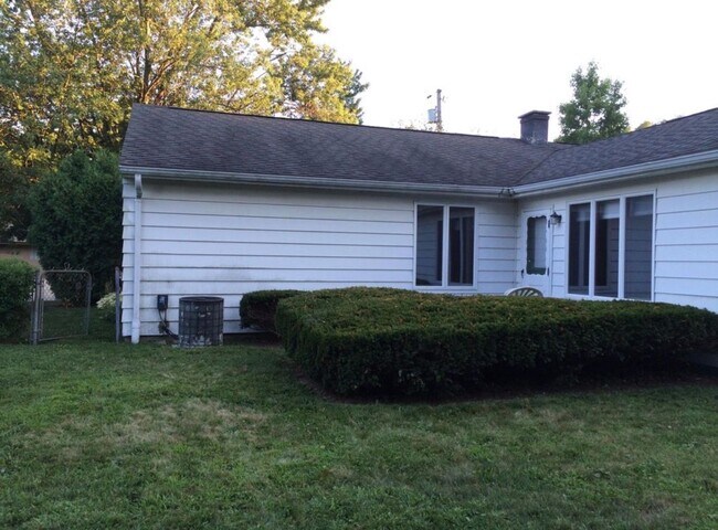 Building Photo - 1961 Indian Trail Dr