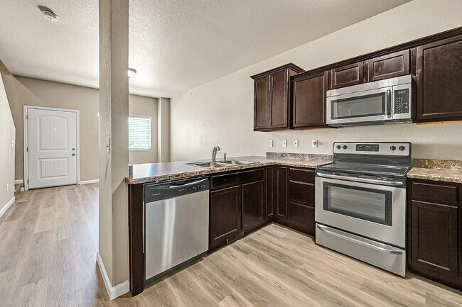 Building Photo - $1,995-3 Bed 3.5 Bath townhome in CO Sprin...