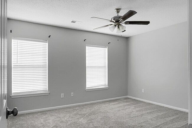 Building Photo - Spacious 2 Story, 4 BR, 2.5 BA, 2 Car Gara...