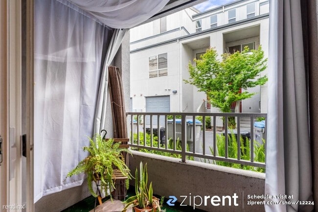 Building Photo - 3 br, 3.5 bath Townhome - 765 N 7th St, Sa...