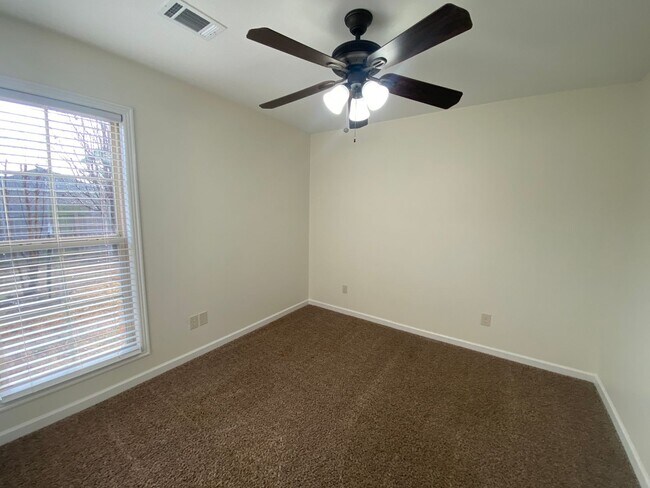 Building Photo - 3bed/2bath Home close to ASU and NEA Baptist Hospital!