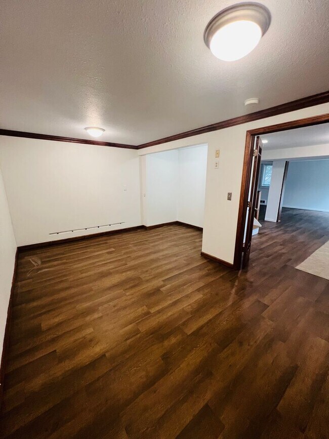 Building Photo - 5 Buena Dr