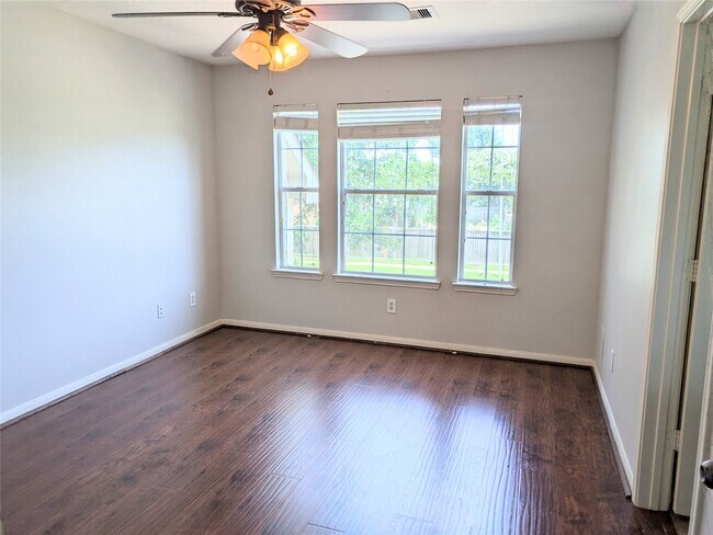 Building Photo - 2716 Park Falls Dr