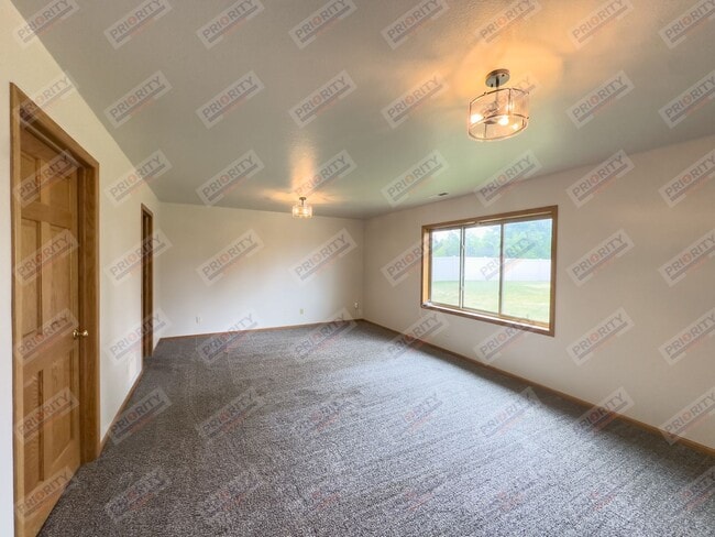 Building Photo - Gorgeous Single Family Home