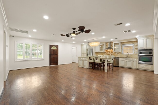 Building Photo - 4526 Benning Dr