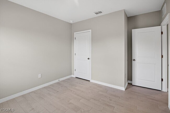 Building Photo - 553 Kingsbury Ln