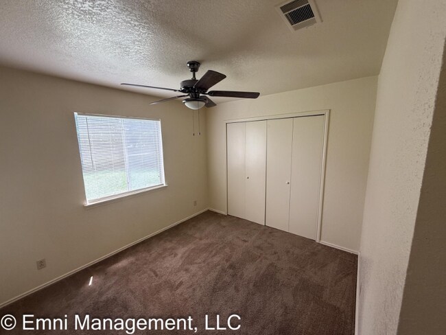 Building Photo - 2304 Silverhill Dr