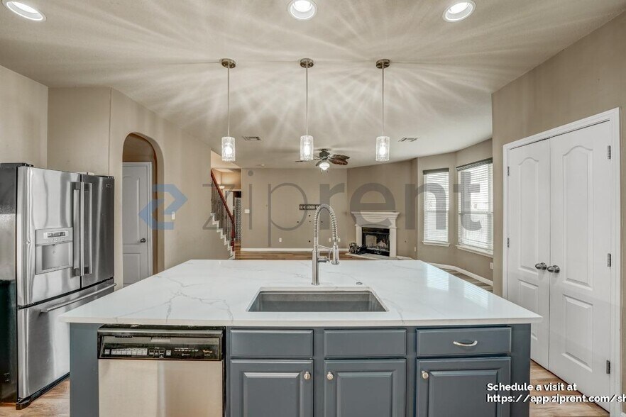 Building Photo - 706 Green Vista Ct