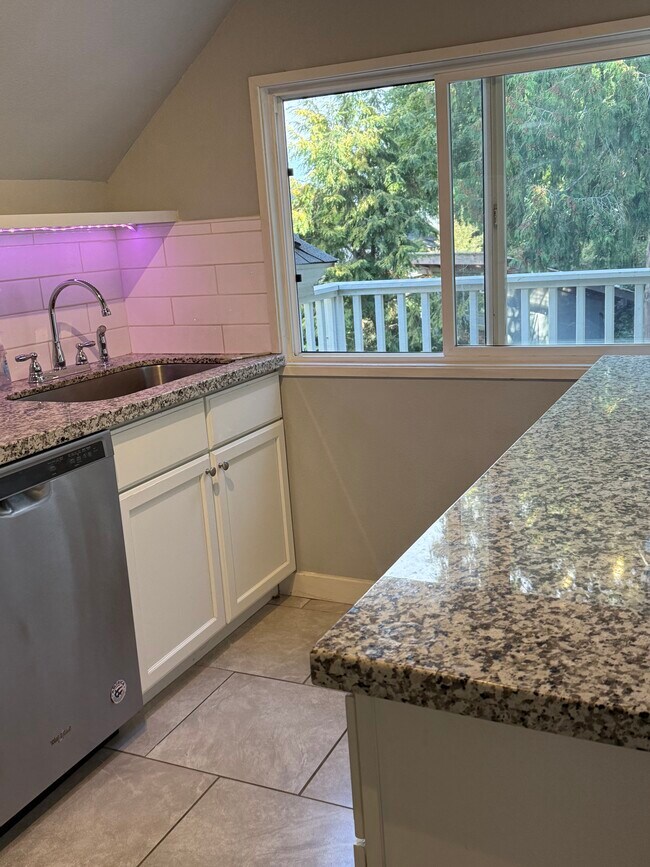 Building Photo - 1422 SE 34th Ave