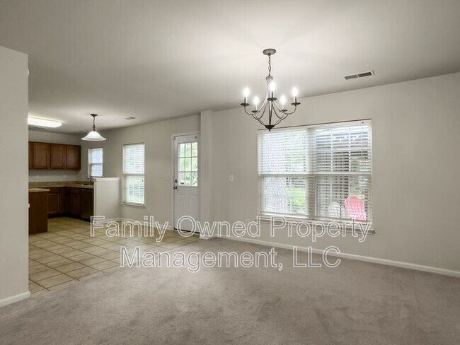 Building Photo - 8753 Red Oak Dr