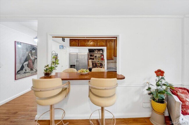 Building Photo - 2630 Kingsbridge Terrace