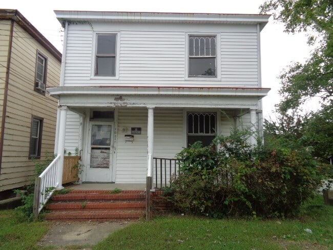 Building Photo - 1021 Melville St