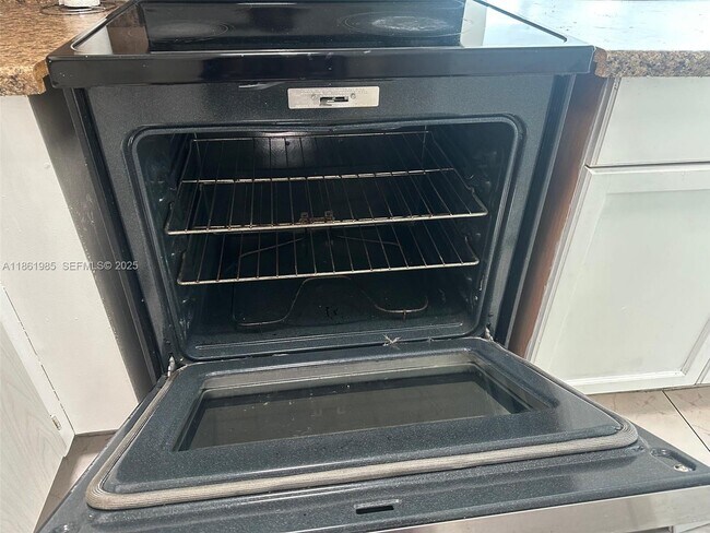 Building Photo - 1801 NE 140th St