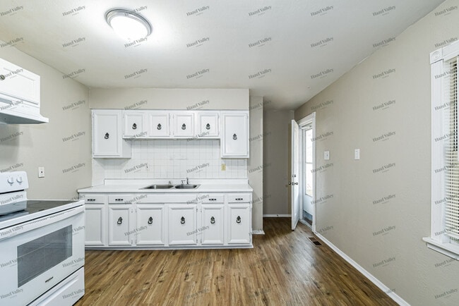 Building Photo - 12422 Pizarro Dr