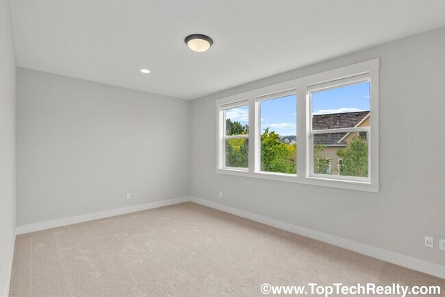 Building Photo - Beautiful *CORNER LOT* 5 BD* 3.5 BA* Singl...