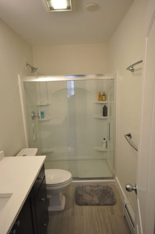 Building Photo - Enormous 5 Bedroom 2 Bath @ Mission Hill