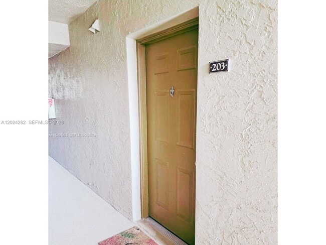 Building Photo - 220 SW 116th Ave