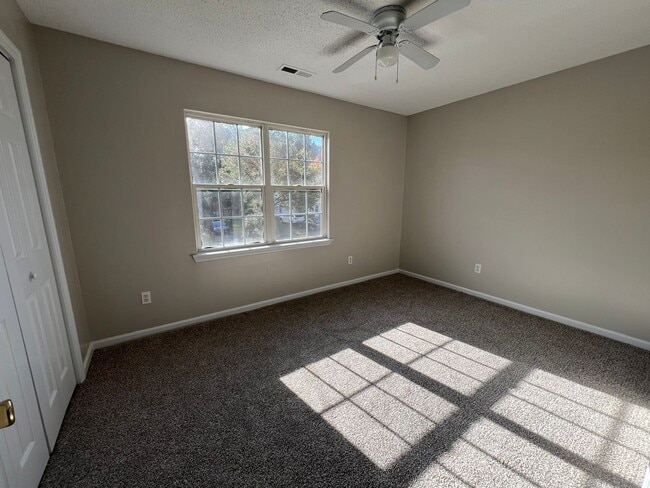 Building Photo - Beautiful 2 bedroom 2.5 bath town home located off Piney Green Road in New Hunters Creek. Just mi...