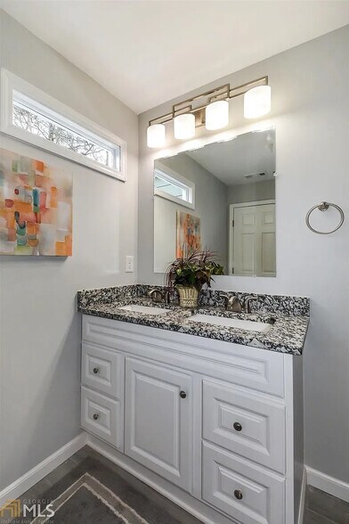 Building Photo - Room in House on Pelton Pl NW