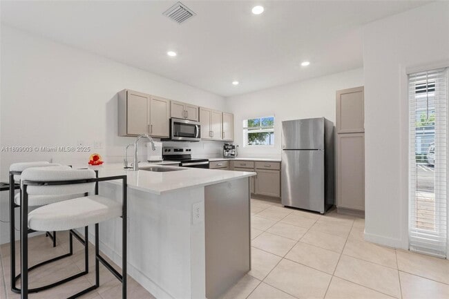 Building Photo - 377 NE 1st Ave