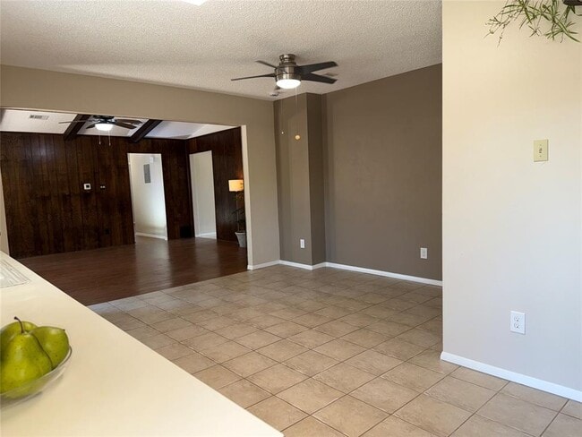 Building Photo - 5401 Salem Hill Dr