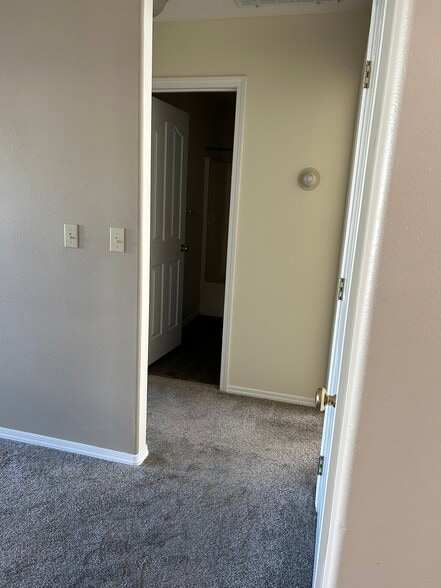 Building Photo - 405 Valleyview Ave