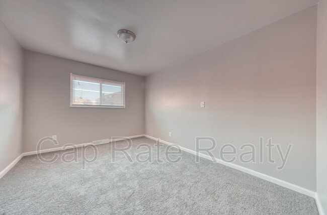 Building Photo - 26 S Hampton Rd